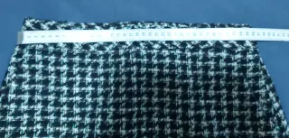 Falda corta Mango cuadros blanco y negro