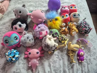 Lote de  mini peluches y juguetes