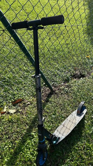 Patinete Oxelo azul y negro infantil