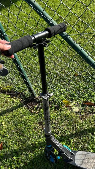 Patinete Oxelo azul y negro infantil