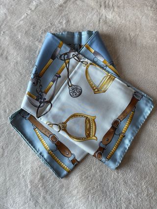 Foulard in seta fantasia azzurro e oro