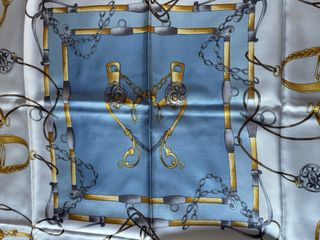 Foulard in seta fantasia azzurro e oro