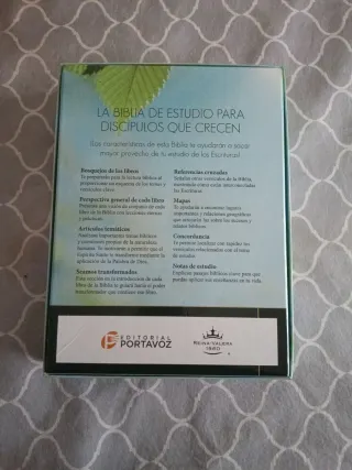 Biblia de estudio vidas transformadas.