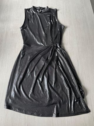 Vestido negro brillante