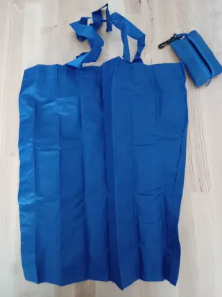 Borse pieghevoli blu e rossa