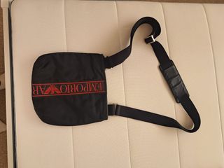 Emporio Armani Bolso Bandolera negro y rojo