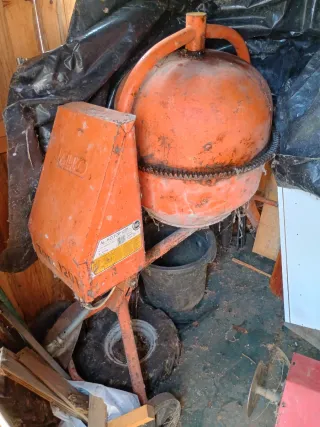 Hormigonera Naranja AL-KO TOP1201