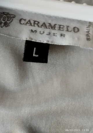 Blusa de seda plateada talla L