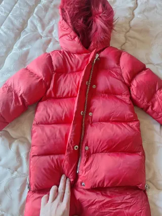 Piumino bimba rosso con cappuccio