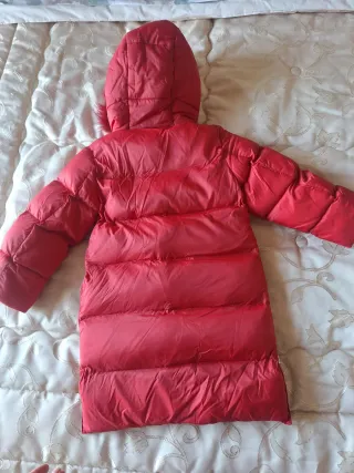 Piumino bimba rosso con cappuccio