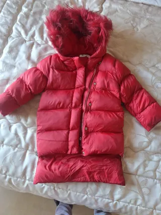Piumino bimba rosso con cappuccio
