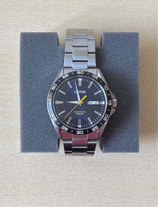 Reloj Lorus Automático Esfera Azul Correa Plateada