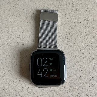 Fitbit Versa 2 con accesorios