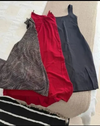 Conjunto de 3 vestidos y blusas