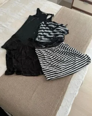 Conjunto de 3 vestidos y blusas
