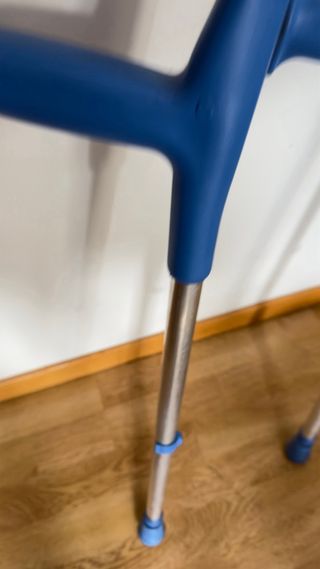 Se vende muletas para niñ@.