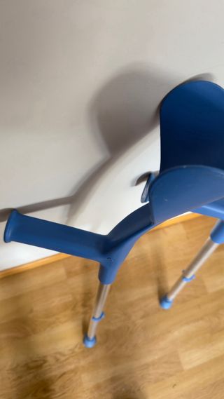 Se vende muletas para niñ@.