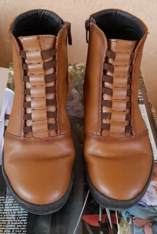 Botines de piel color café Talla 38