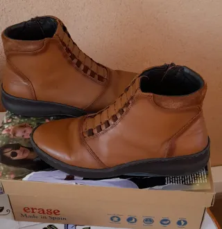 Botines de piel color café Talla 38