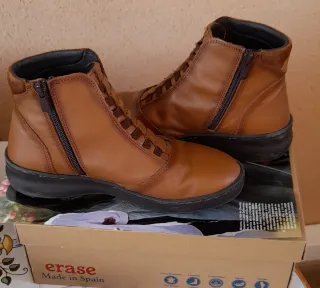 Botines de piel color café Talla 38