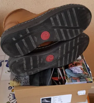 Botines de piel color café Talla 38