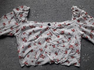 Blusa H&M floral manga abullonada