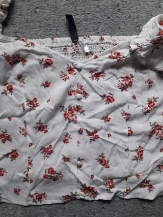 Blusa H&M floral manga abullonada