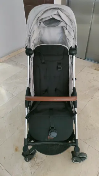 Silla de paseo ligera gris