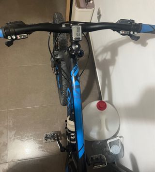 Bicicleta Montaña Azul y Negra