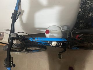 Bicicleta Montaña Azul y Negra