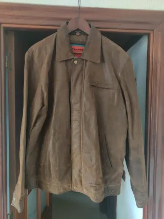 Cazadora de piel marrón