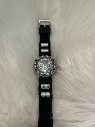 Reloj esfera plateada metálica