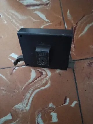 Cerradura de embutir con 2 llaves