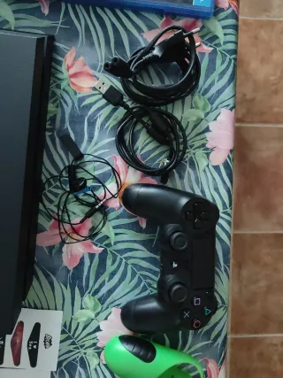 PS4 CUH-1216B + Mando + Micro + Giochi e altro