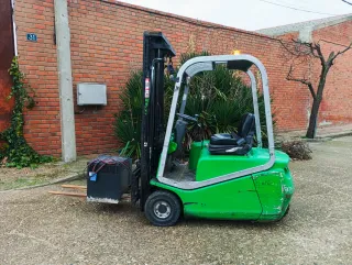 Carretilla Eléctrica CESAB Triciclo 1500kg