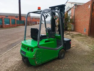 Carretilla Eléctrica CESAB Triciclo 1500kg