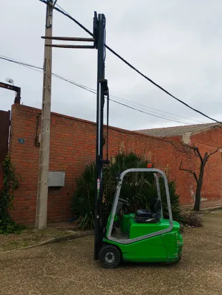 Carretilla Eléctrica CESAB Triciclo 1500kg