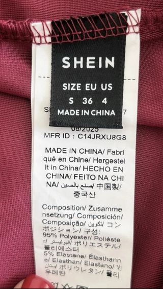 Vestido corto de terciopelo con perlas