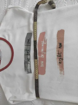 Camiseta blanca con estampado