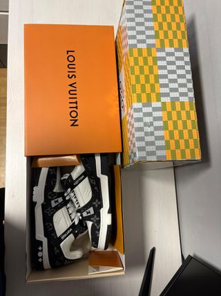 Zapatillas Louis Vuitton Negras y Blancas