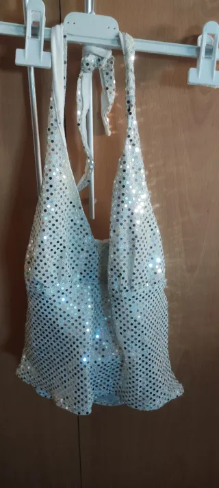 Top lentejuelas plateado atado al cuello