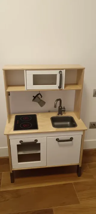 Cocinita infantil IKEA casi nueva