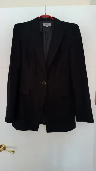 Americana negra con hilo metalizado