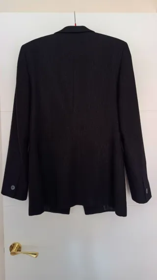 Americana negra con hilo metalizado