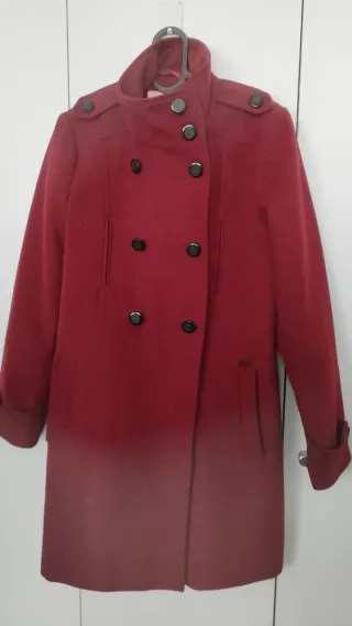 Abrigo paño granate Pull&Bear