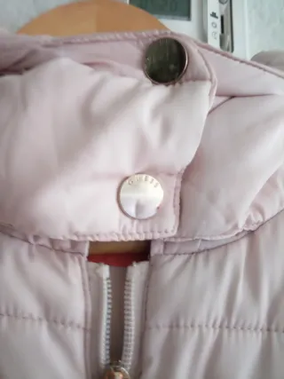 Abrigo Guess rosa palo talla M