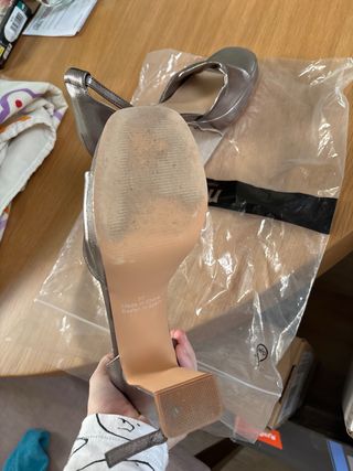 Tacones plateados de plataforma