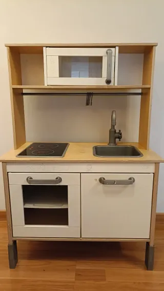 Cocinita de madera Ikea