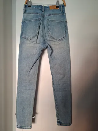 Pantalón vaquero Stradivarius T34