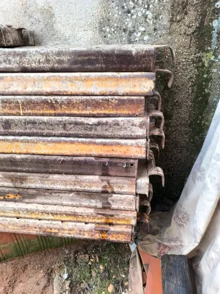 Base de andamio metálico